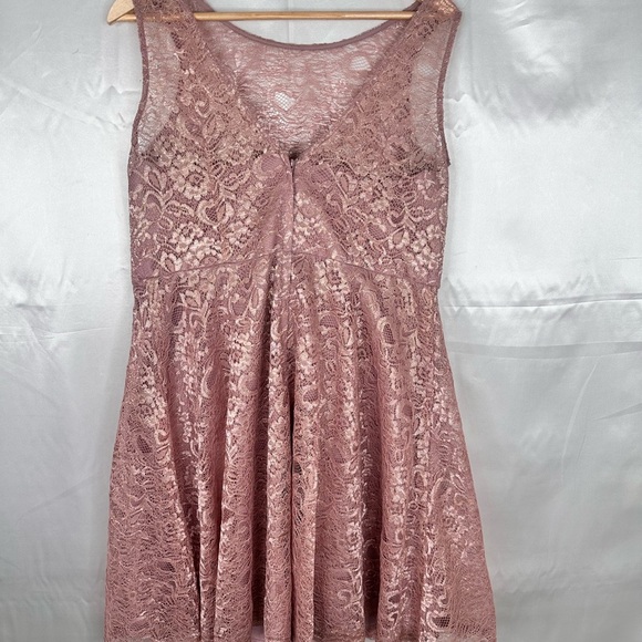 David's Bridal Rose Gold Metallic A Line Lace Overlay Sleeveless Dress Size 16 - Picture 6 of 9